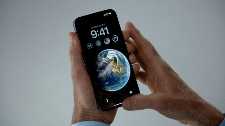 Apple?s senior vice president of software engineering Craig Federighi showcases iOS 16?s reimagined lock screen in this still image from the keynote video kicking off WWDC22 in Cupertino, California, U.S. released June 6, 2022.  Apple Inc./Handout via REU