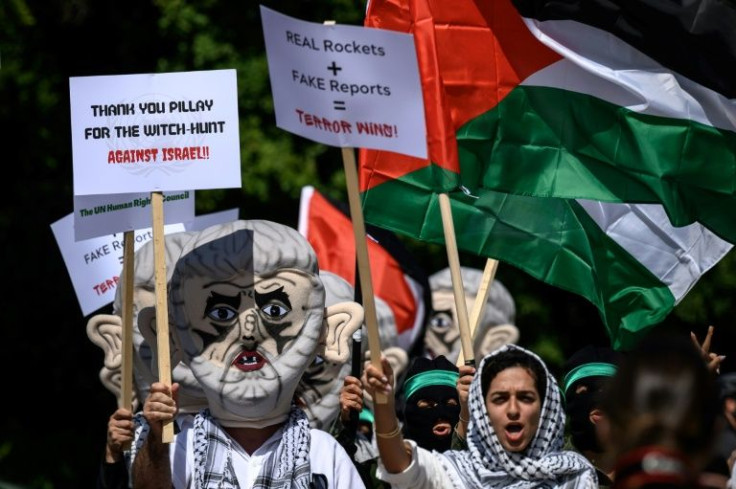 Dozens of Israeli reserve soldiers and students -- some of them dressed like Palestinian Hamas militants -- protested outside the UN headquarters in Geneva