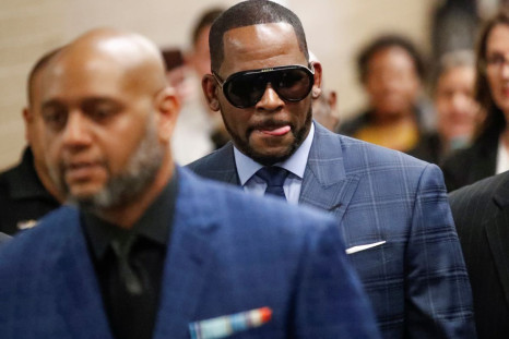 Grammy-winning R&B singer R. Kelly arrives for a child support hearing at a Cook County courthouse in Chicago, Illinois, U.S. March 6, 2019. 