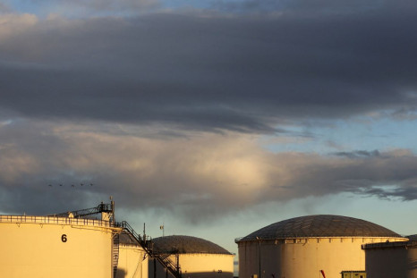 Crude oil storage tanks are seen at the Kinder Morgan terminal in Sherwood Park, near Edmonton, Alberta, Canada November 14, 2016. Picture taken November 14, 2016. 