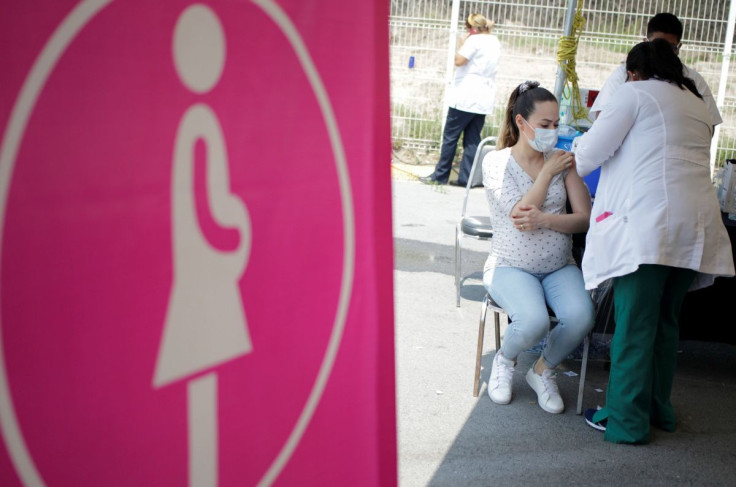 A pregnant woman receives a dose of Sinovac's CoronaVac coronavirus disease (COVID-19) vaccine during a mass vaccination program in Apodaca, on the outskirts of Monterrey, Mexico May 25, 2021. 