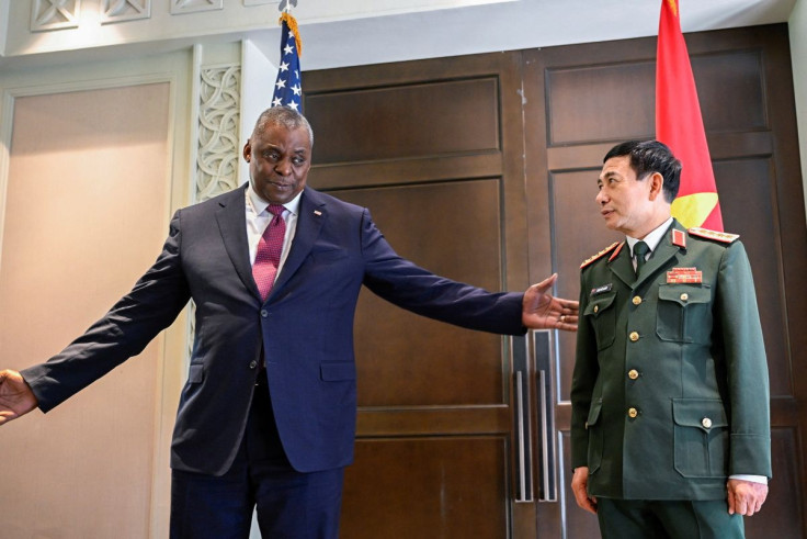 U.S. Defence Secretary Lloyd Austin meets Vietnam's Minister of National Defence, General Phan Van Giang, during the 19th Shangri-La Dialogue in Singapore June 10, 2022. 