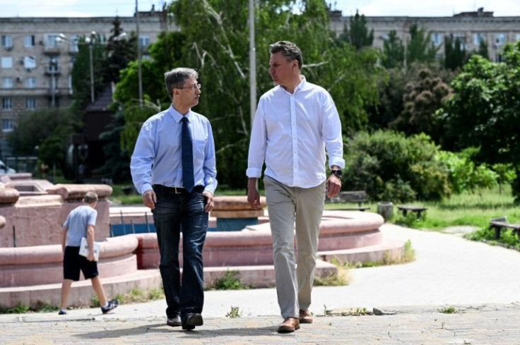 Melnichenko has teamed up with Alexander Efimov (R), a member of the liberal Yabloko party