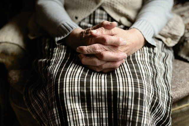 hands-g7a84b651f_640