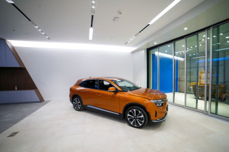 A VinFast electric SUV VF8 model is displayed at a store which the Vietnamese automaker plans to open in Santa Monica, California, U.S., May 23, 2022.  