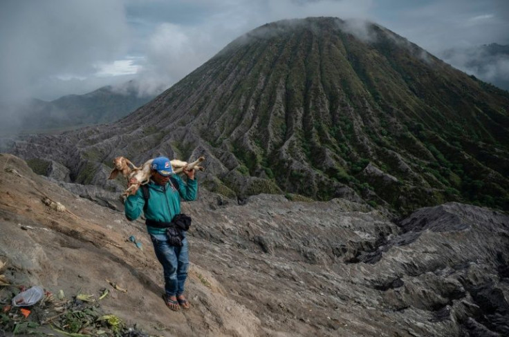 A chain of worshippers trekked to the edge of the crater in hope of pleasing their Hindu gods