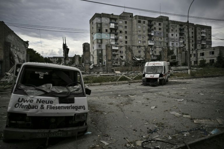 Lysychansk, in embattled eastern Ukraine's Donbas region, anticipates street fighting
