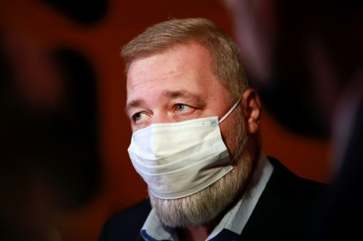 2021 Nobel Peace Prize laureate Russian journalist Dmitry Muratov (C) auctioned off his award medal to benefit children displaced by the war in Ukraine