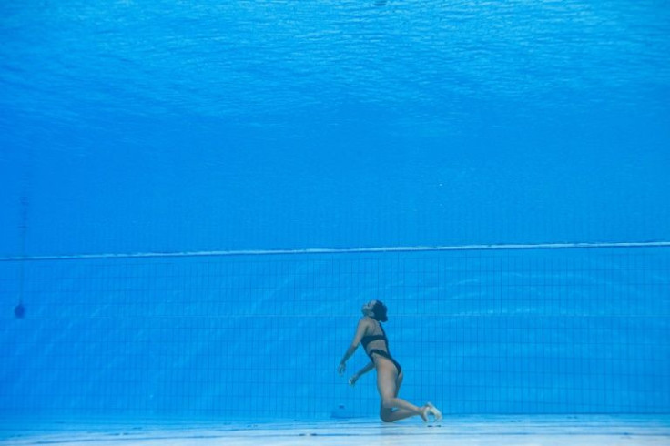 USA's Anita Alvarez sinks to the bottom of the pool unconscious during a frightening moment at the Aquatic World Championships in Budapest