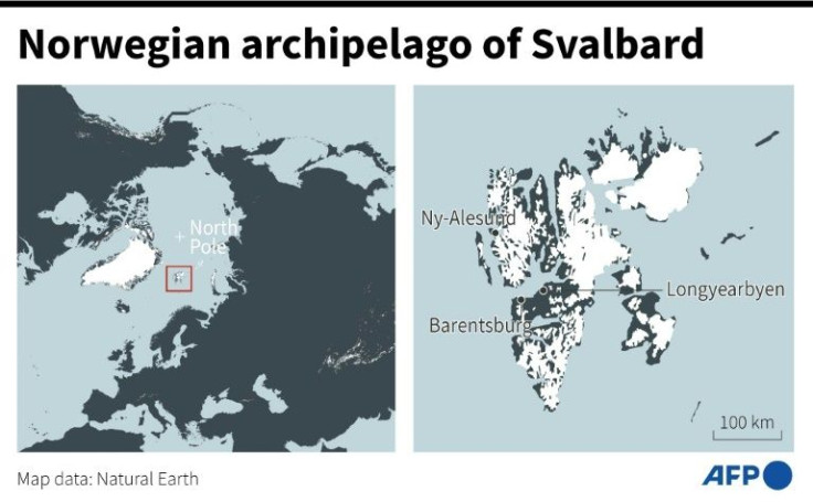 Maps showing the Norwegian archipelago of Svalbard and locating the towns of Barentsburg, Longyearbyen and Ny-Alesund.