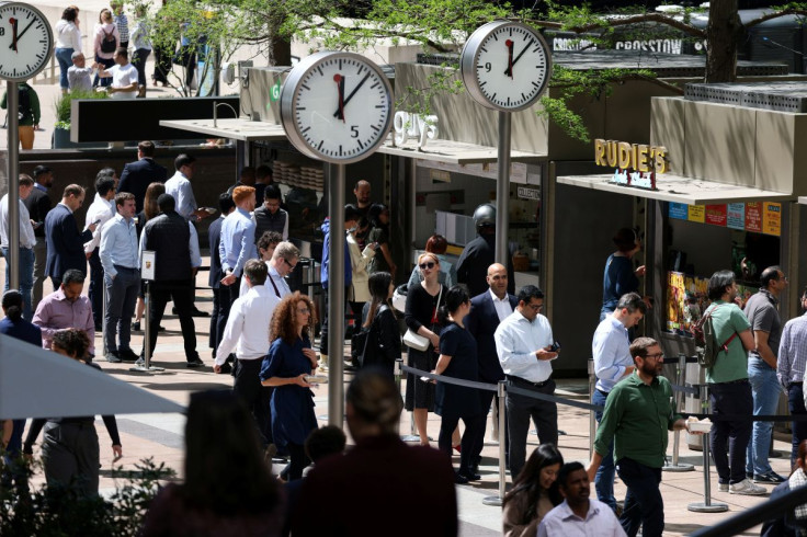  People queue for food in the financial district of Canary Wharf in London, Britain, May 18, 2022.     