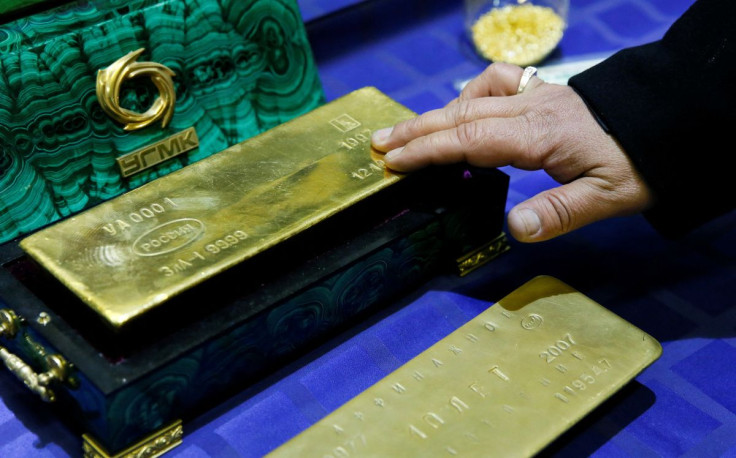 An employee displays a gold bar at a gold refining workshop of the plant of Uralelektromed Joint Stock Company (JSC), the enterprise of Ural Mining and Metallurgical company (UMMC) in the town of Verkhnyaya Pyshma, outside Yekaterinburg, October 17, 2014.