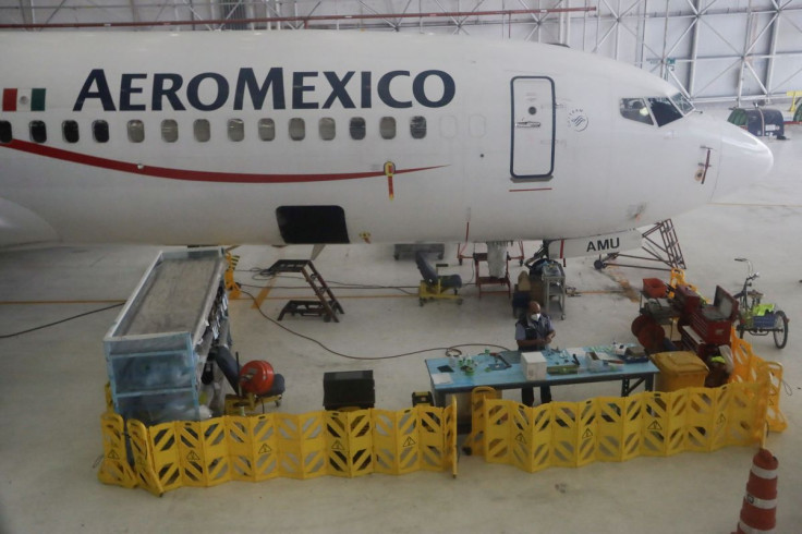 Employees give maintenance to an aircraft of the Mexican airline Aeromexico at the hangars of the airline in the Benito Juarez International airport in Mexico City, Mexico June 28,2022 