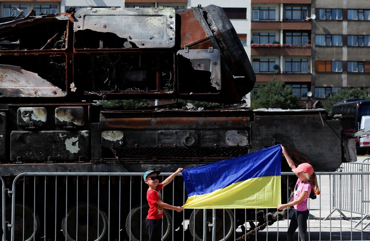 Ukrainian Rockets Hit Russian-controlled Area As Kyiv Gears Up For ...