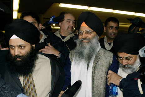 Sikh activist Ripudaman Singh Malik (C) smiles as he leaves a Vancouver court March 16, 2005, after being found not guilty in the 1985 bombing of an Air India flight off the Irish coast. Malik and his co-accused were both freed after a Surpreme Court judg