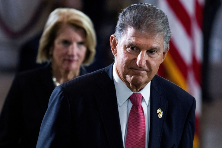 U.S. Senator Joe Manchin (D-WV) and Senator Shelley Moore Capito (R-WV) pay respects to Hershel Woodrow âWoodyâ Williams, the last Medal of Honor recipient of World War II to pass away, in the U.S. Capitol Rotunda as his remains lie in honor in Washin