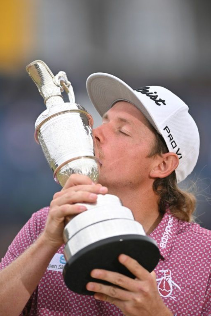 Cameron Smith kisses the Claret Jug after winning his first major title