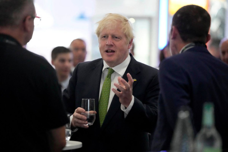 Britain's Prime Minister Boris Johnson speaks to CEOs as he attends the Farnborough International Airshow, in Farnborough, Britain, July 18, 2022. Frank Augstein/Pool via REUTERS