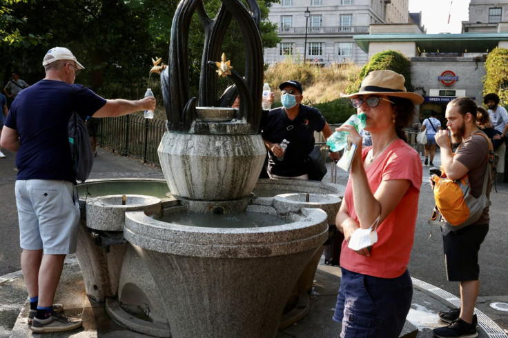 People collect water from a fountain in Green Park in London, Britain. July 18, 2022 . 