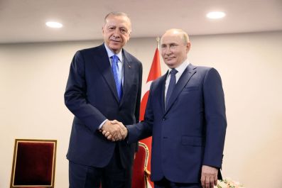 Russian President Vladimir Putin shakes hands with Turkish President Tayyip Erdogan during a meeting in Tehran, Iran July 19, 2022. Sputnik/Sergei Savostyanov/Pool via REUTERS