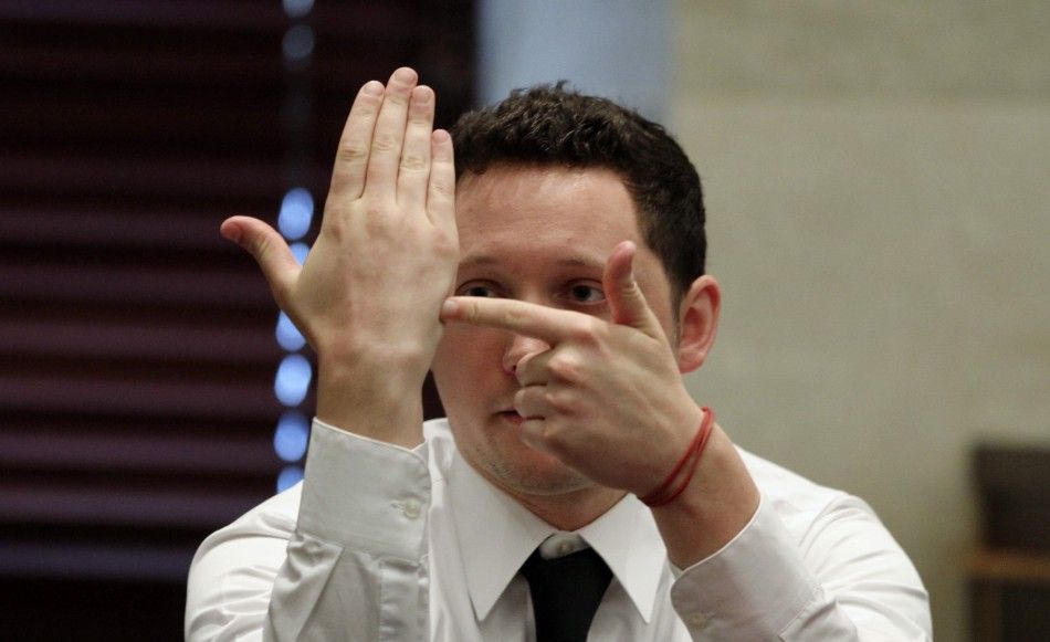 Tony Lazzaro uses hand gestures to explain his position relative to a car during testimony in Casey Anthony039s first-degree murder trial in Orlando