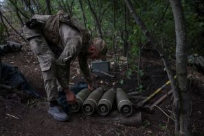 A Ukrainian service member prepares shells for a M777 Howitzer at a front line, as Russia's attack on Ukraine continues, in Kharkiv Region, Ukraine July 21, 2022. 