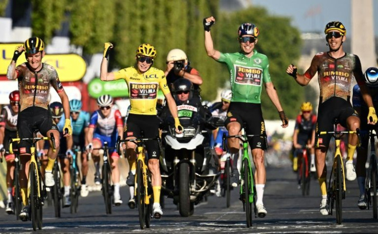 Jonas Vingegaard rode over the finish line alongside his Jumbo-Visma teammates