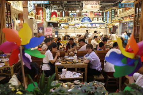Customers dine at a restaurant in a shopping area in Beijing, China July 25, 2022. 