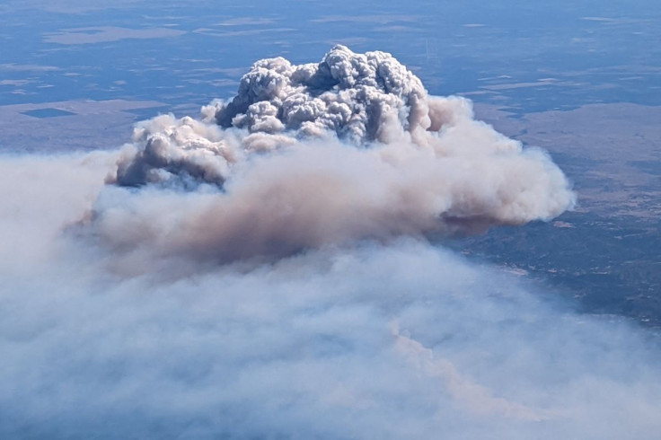 An aerial view from an aircraft of the Oak Fire near Yosemite National Park, taken from above Yosemite Valley, California, U.S., July 22, 2022. Matt Garr/via REUTERS