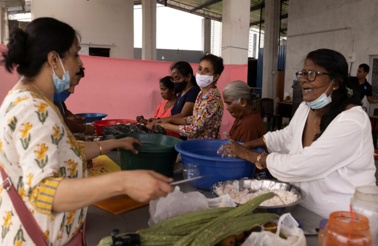 Volunteers cut vegetables to prepare food inside a community kitchen at a church, amid the country's economic crisis, in Colombo, Sri Lanka, July 25, 2022. 