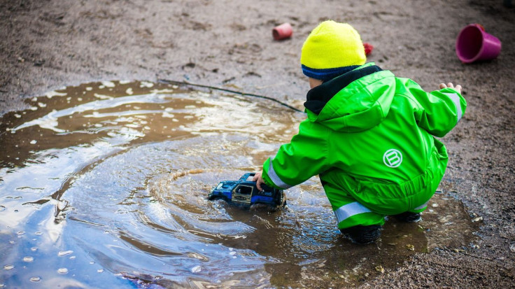 Child/Kid/Playing/Puddle/Soil