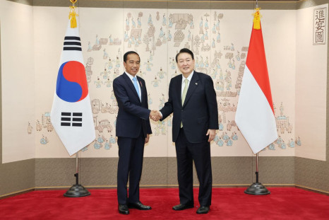Indonesia's President Joko Widodo shakes hands with South Korea's President Yoon Suk-yeol at the Presidential Office in Seoul, South Korea, July 28, 2022. Yonhap via REUTERS   
