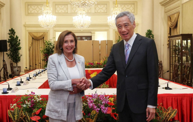U.S. House of Representatives Speaker Nancy Pelosi shakes hands with Singapore's Prime Minister Lee Hsien Loong in Singapore August 1, 2022.  Mohd Fyrol Official Photographer/Ministry of Communications and Information/Handout via REUTERS    