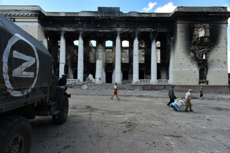 In Lysychansk, there are no authorities in the town, no gas, no water, no electricity, residents complain