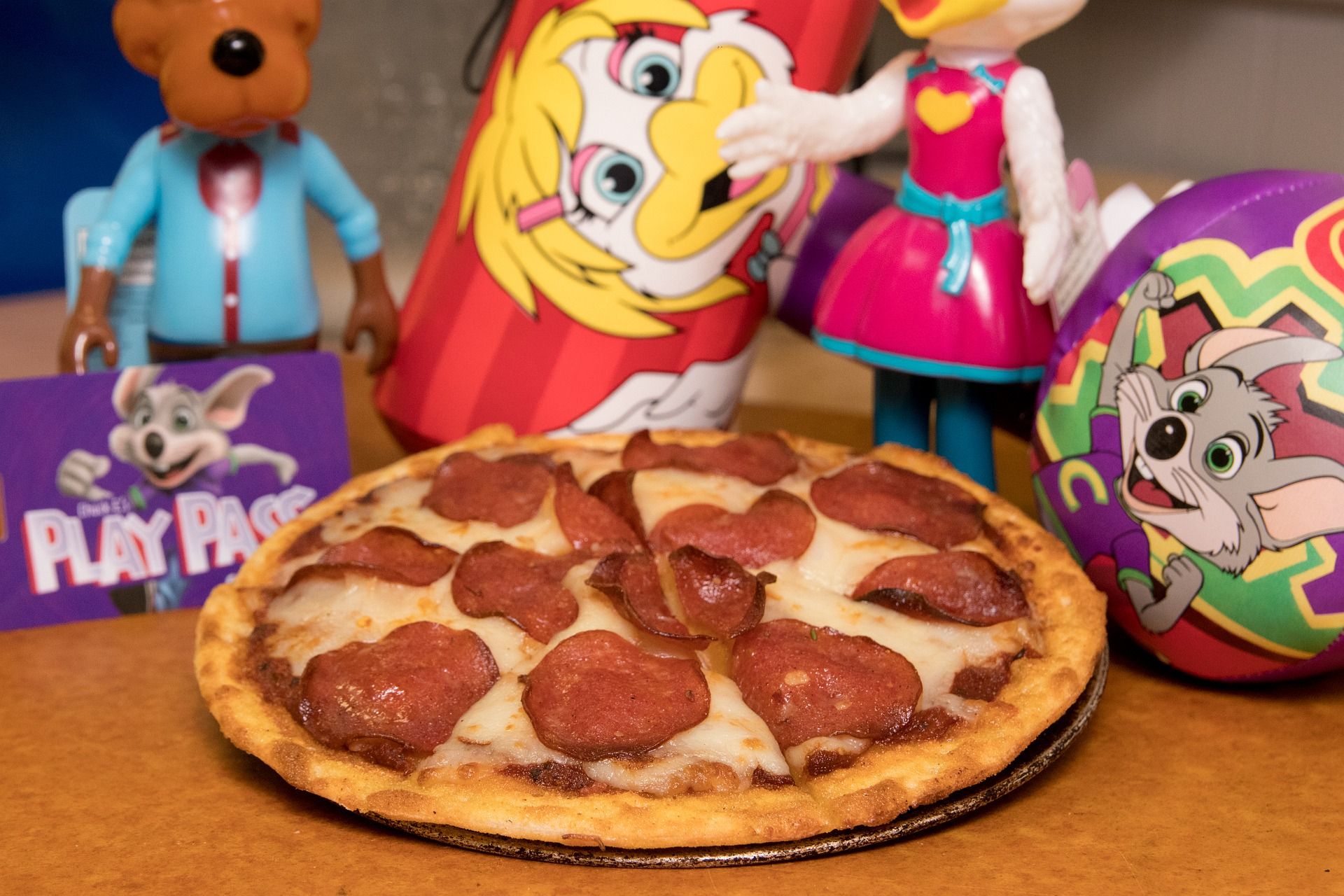 New Jersey Mom Slams Chuck E. Cheese Mascot For Snubbing Black Child ...