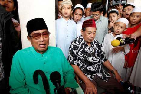 Jamalul Kiram III, a former Sultan of the Sulu region of the southern Philippines, answers questions as he sits surrounded by his followers, during a brief news conference in front of the Blue Mosque in Taguig city, south of Manila February 22, 2013.     