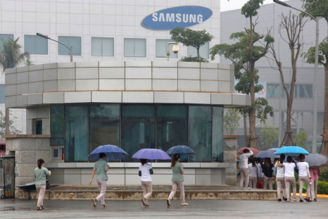 Employees make their way to work at the Samsung factory in Thai Nguyen province, north of Hanoi, Vietnam October 13, 2016. 