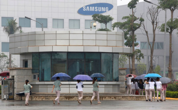 Employees make their way to work at the Samsung factory in Thai Nguyen province, north of Hanoi, Vietnam October 13, 2016. 