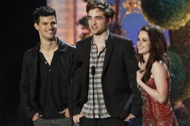Taylor Lautner (L), Robert Pattinson and Kristen Stewart introduce a clip from &quot;The Twilight Saga: Breaking Dawn&quot; at the 2011 MTV Movie Awards in Los Angeles, June 5, 2011.