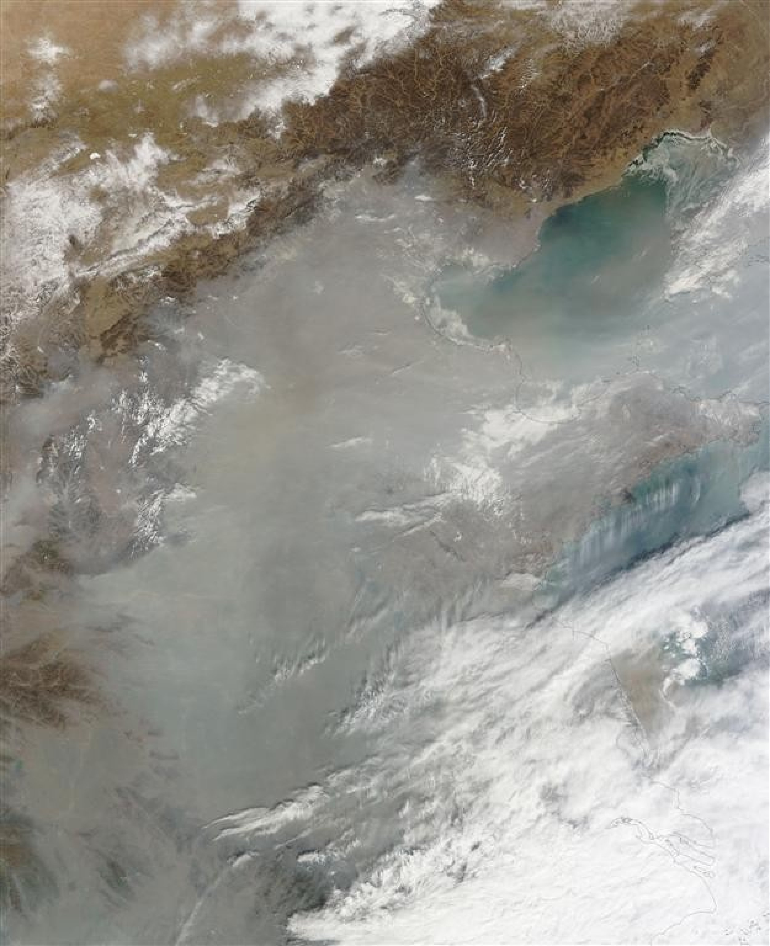 Eastern China blanketed by haze