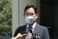Samsung Electronics Vice Chairman Jay Y. Lee leaves a court in Seoul