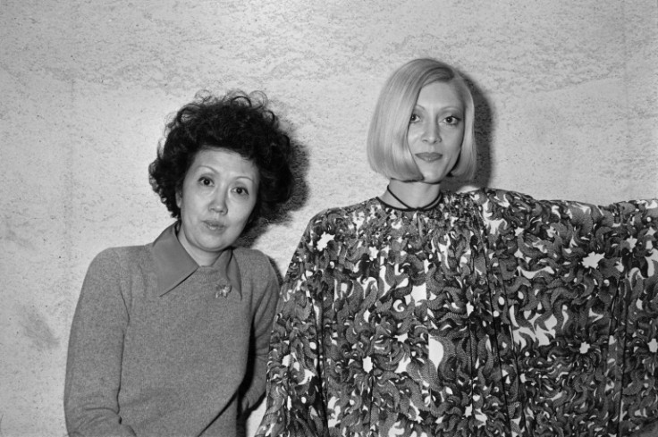 Japanese fashion designer Hanae Mori (L) with a fashion model wearing one of her creations in Paris in 1977