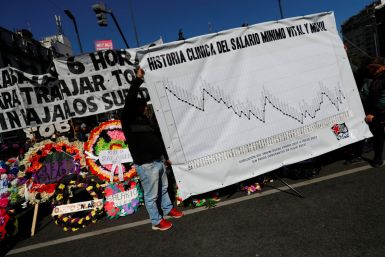 Argentines protest to mourn minimum wage
