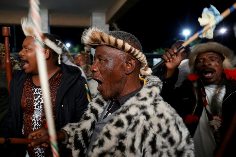 Thousands Fete South Africa’s New Zulu King
