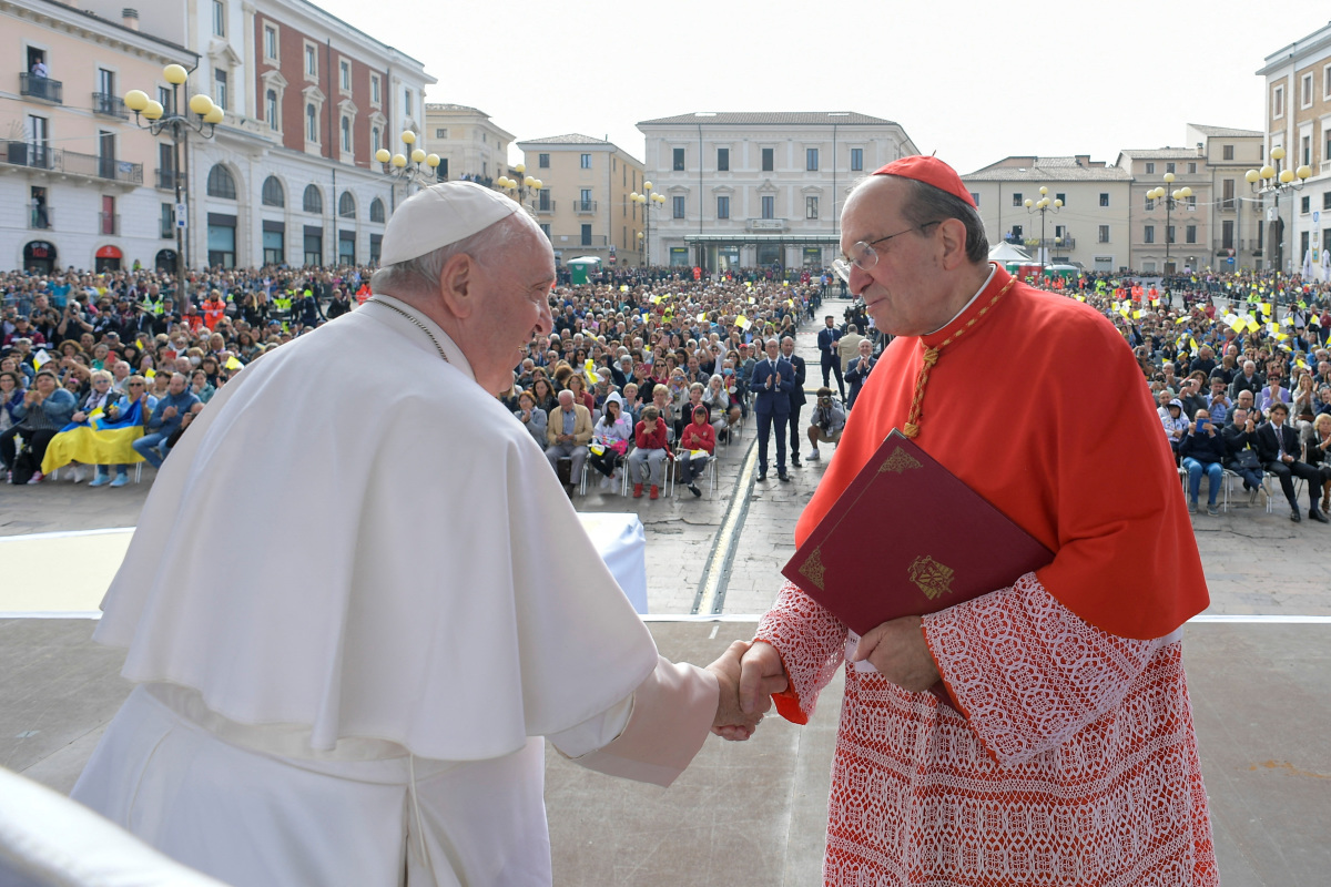 Popes Who Resign Are Humble, Francis Says In Central Italy Visit IBTimes