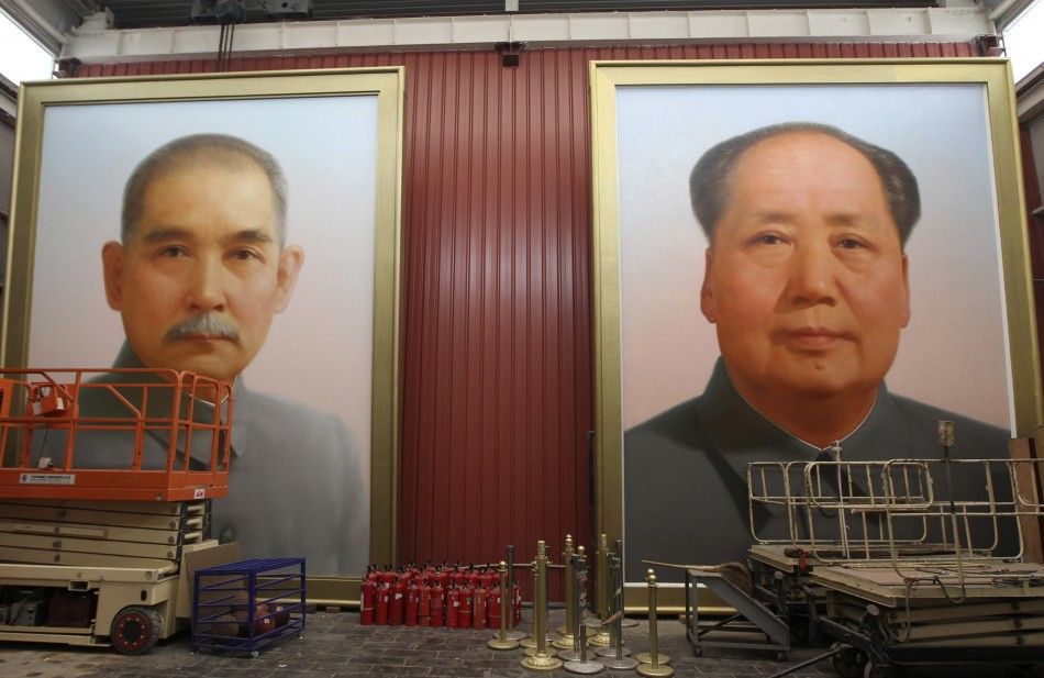 Giant portraits of China039s late Chairman Mao Zedong