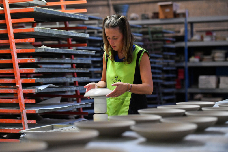 Ceramics factory opens at sunrise due to rising energy costs, in Citta di Castello