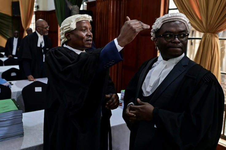 Tim Ruto telah mendesak pengadilan untuk membatalkan petisi tersebut, menuduh Odinga mencoba memaksa pencalonan ulang