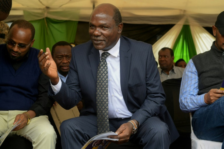 Hasil pemilihan memicu keretakan di dalam IEBC, dengan empat dari tujuh komisarisnya menuduh ketua Wafula Chebukati mencalonkan diri. "buram" proses