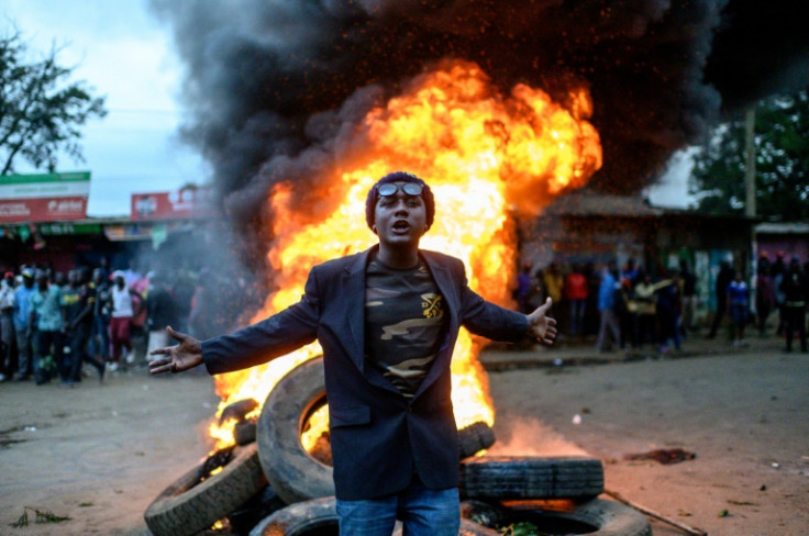 Meski hari pemungutan suara berlangsung damai, hasilnya memicu protes kemarahan di beberapa kubu Odinga